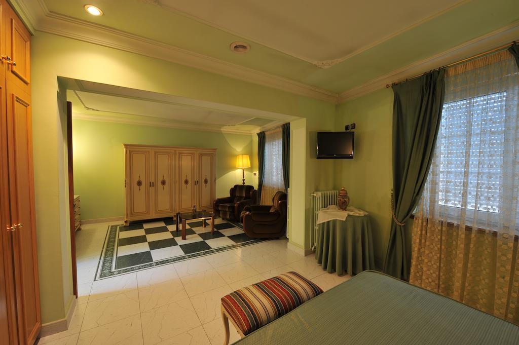 Hotel Tall De Conill Capellades Zimmer foto